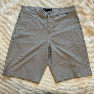 Travis Mathew Men’s size 32 Beck Hybrid Stretch Shorts Blue grey Striped